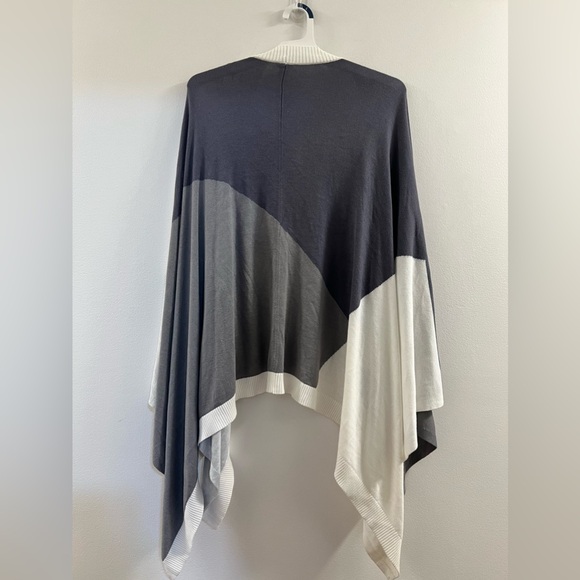 14. Lululemon Gray Color Block Hatha Wrap Sweater - Picture 13 of 16